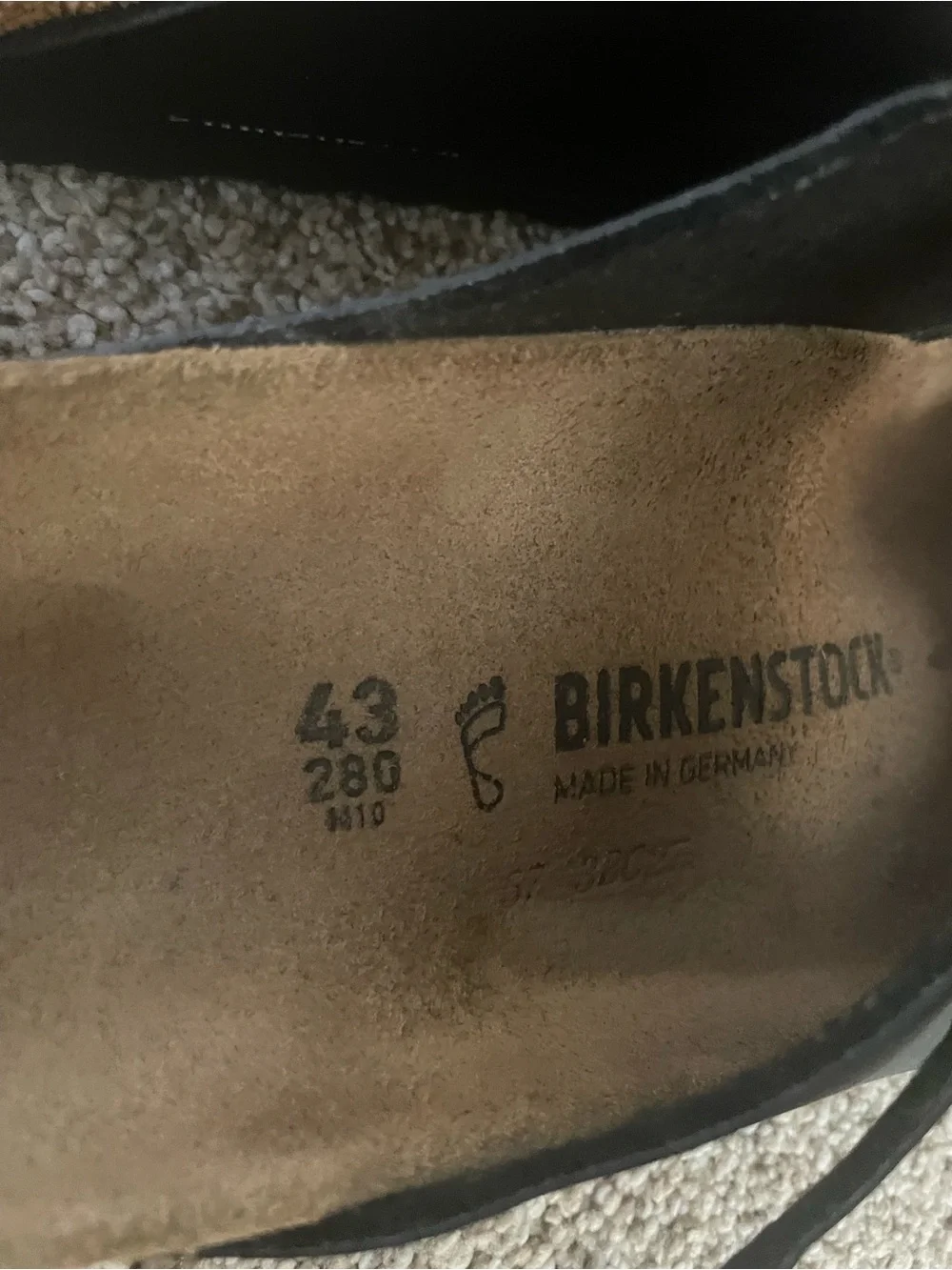 Birkenstock Black arizona Sandals worn twice comes with box size 10